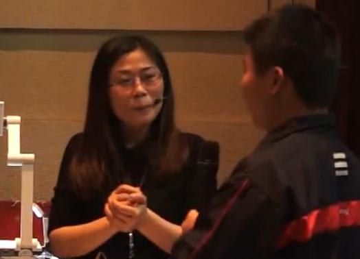 人教版初中物理教材培訓會觀摩課《流體壓強與流速的關系》鄧朝霞武漢