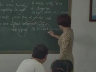 ����Ӣ�Z���а����1Writing Is it wise to make friends online�Ĵ�