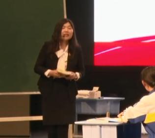 ����һ�п�W����������x�̌W��ӑ�����f�vʮ���꡷��������xͬ�n�����^Ħ��4С�r��