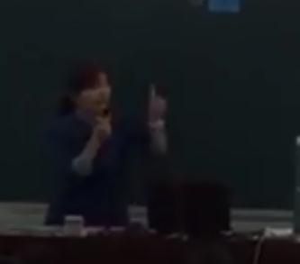 �˽̲�����С�W�Z�Ķ��꼉�σ��R��4������ļ��衷��һ�n�r _����ʡ��(y��u)�n