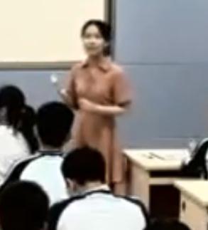 �����˽̰���е����c���ΰ��꼉�σԵ����n��һ���������ˡ��V��ʡ�����n