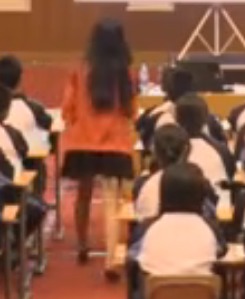 ȫ������Ӣ�Z�̌W�^Ħ��ӑ���㰸��should friends be the same or different����