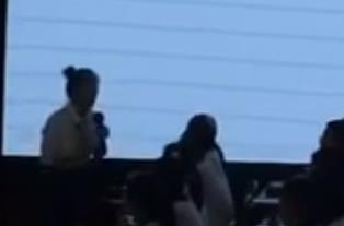 Could you please tell me where the restrooms are Section B 2a�Ĵ�������W(xu��)���ٵ�һ��(sh��)�(y��n)�ЌW(xu��)