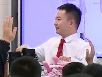 ��ʮ�Č�ȫ��(gu��)�ЌW(xu��)�����̎��n�ý̌W(xu��)��(y��u)�|(zh��)�n��ِ�߶�����(d��ng)���غ㶨�ɡ����ώ������ϣ�һ�Ȫ�(ji��ng)