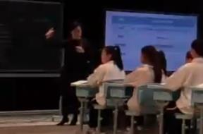 ��17��ȫ��(gu��)����Ӣ�Z�̎��̌W(xu��)��������ِ�F(xi��n)��(ch��ng)�n__Unit 9 What does he look like? Section B 3a-3b