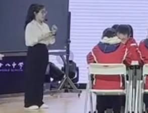 �ؑc�и���Ӣ�Z�̎���(y��u)�|(zh��)�n�̌W(xu��)��ِ�˽̰�Unit 1 Using language(listening)